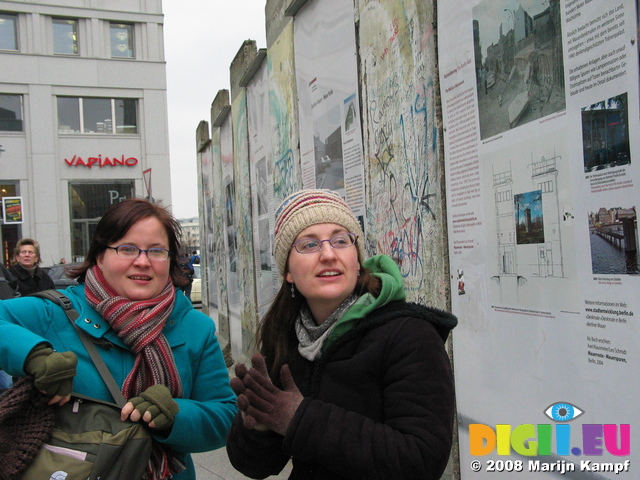 25147 Jenni and Laura at Berlin wall